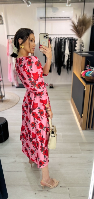Дамска сатен рокля "AVA"/ розова с червени цветя