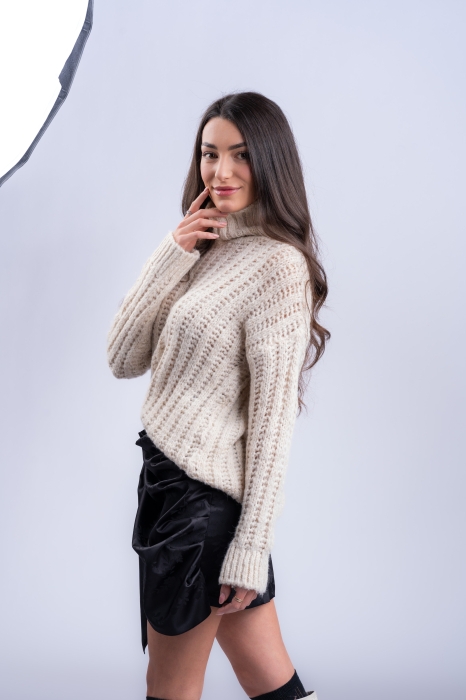 Дамски пуловер с поло яка/ екрю цвят